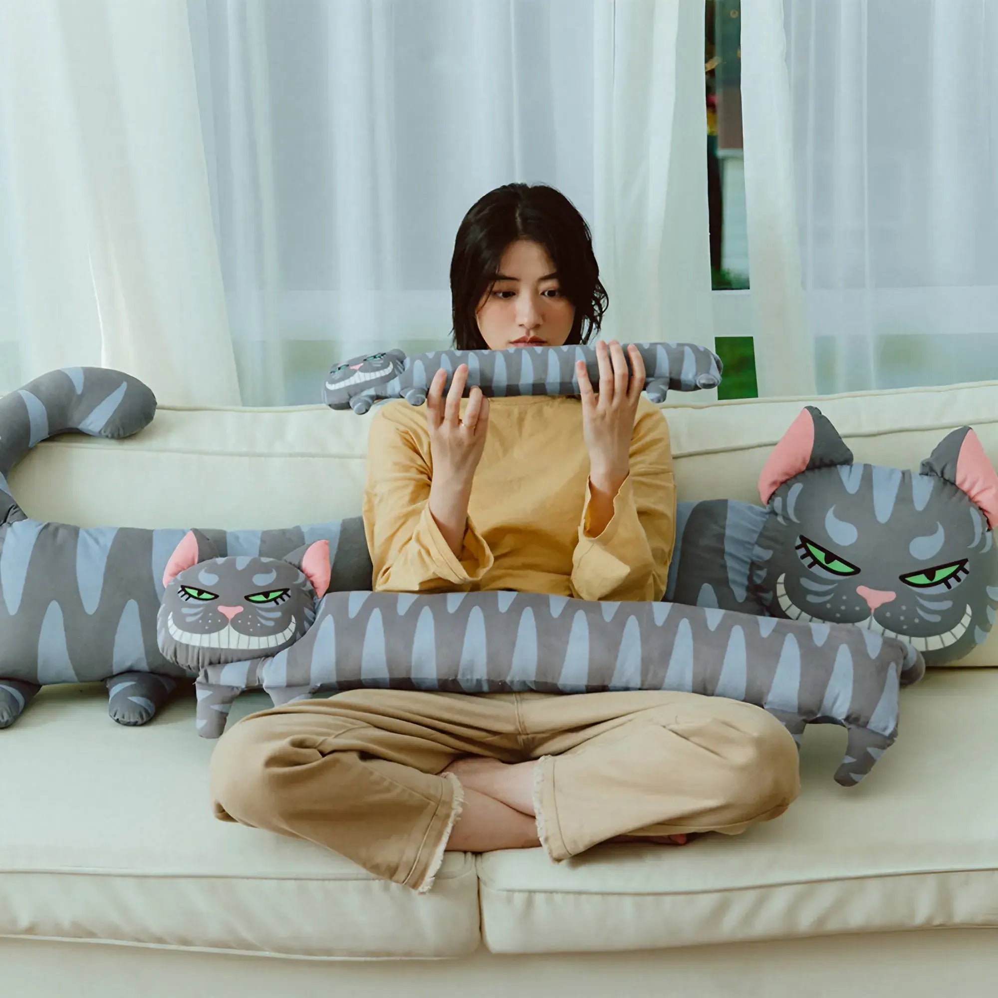 Cute Smiling Long Kawaii Cat Shaped Polyester Throw Pillow for Bed and Sofa Cute Smiling Long Kawaii Cat Shaped Polyester Throw Pillow for Bed and Sofa