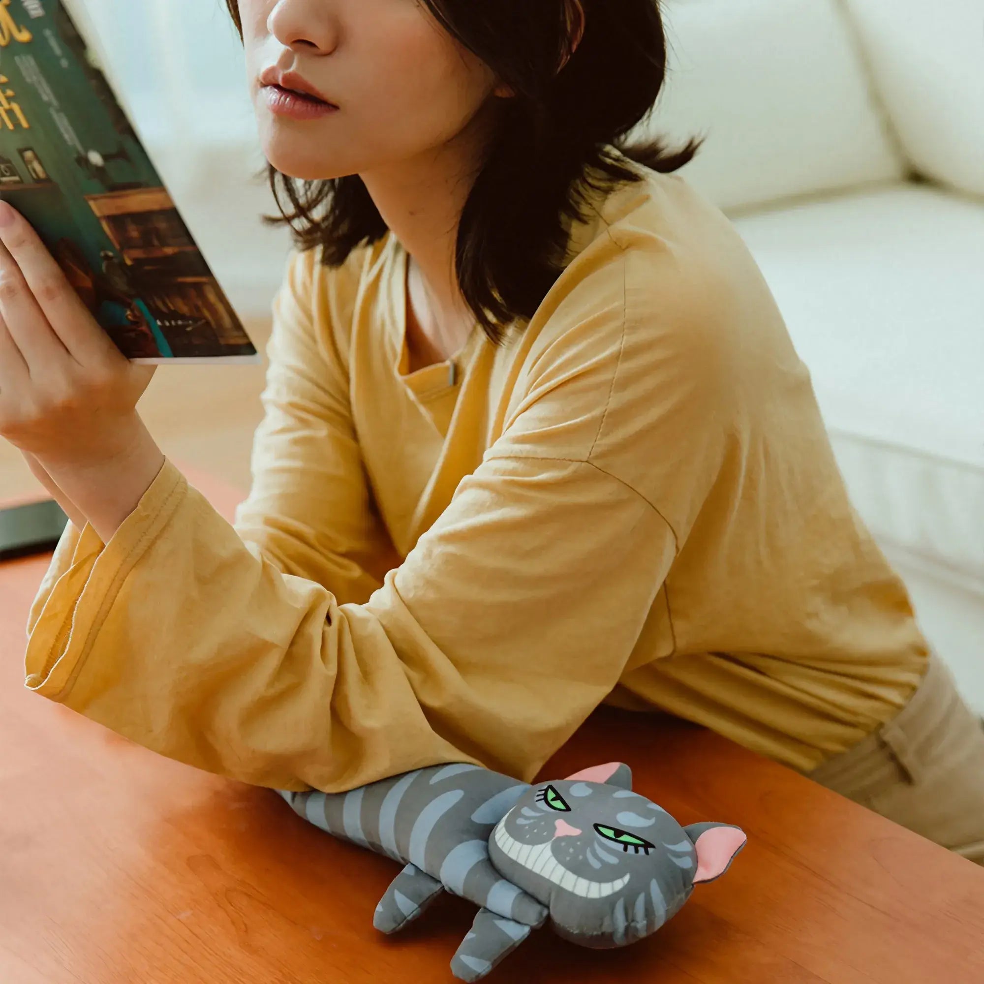 Cute Smiling Long Kawaii Cat Shaped Polyester Throw Pillow for Bed and Sofa Cute Smiling Long Kawaii Cat Shaped Polyester Throw Pillow for Bed and Sofa